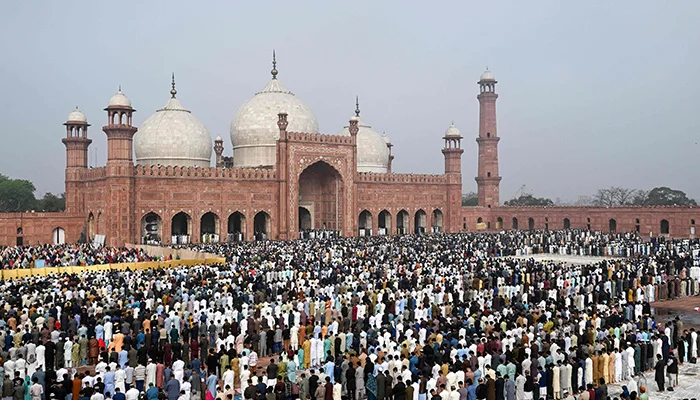pakistan observes eid ul fitr with prayers for unity and peace amid middle east conflict