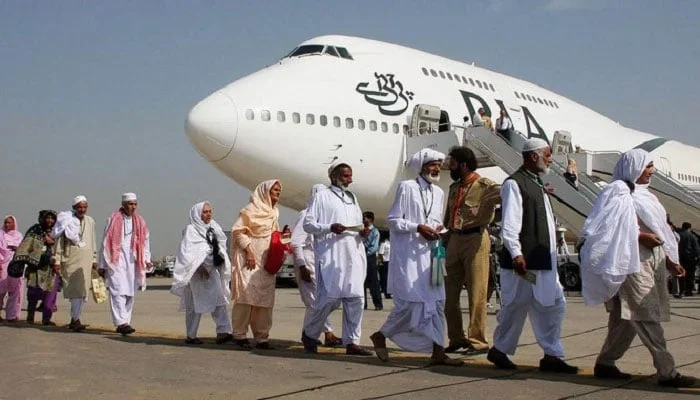 hajj flights commence as first group of pilgrims departs from karachi