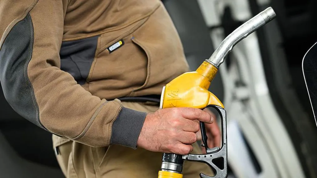 oil prices swing as uncertainty clouds us iran peace talks