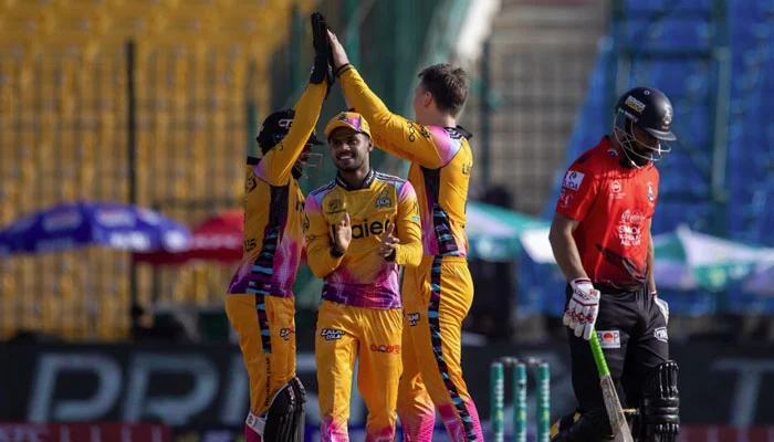 peshawar zalmi continue winning run with 76 run win over lahore qalandars