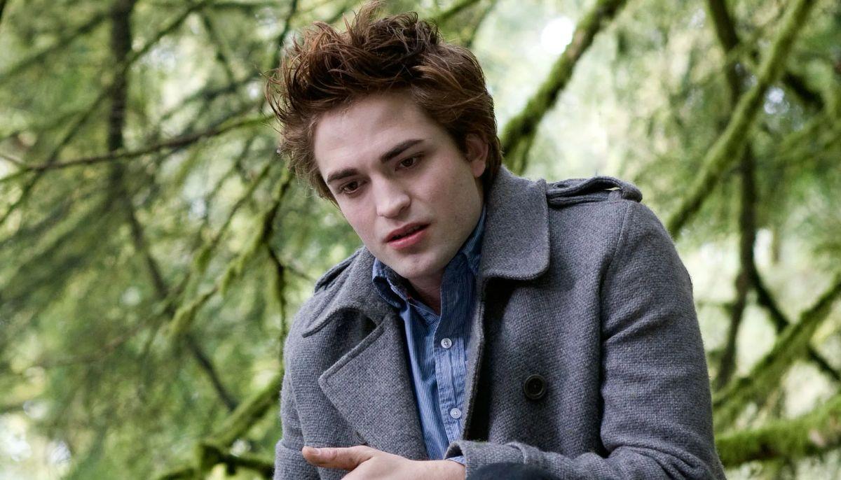 robert pattinson reflects on a ‘strange’ twilight moment years later